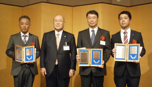 award2013_01.JPG